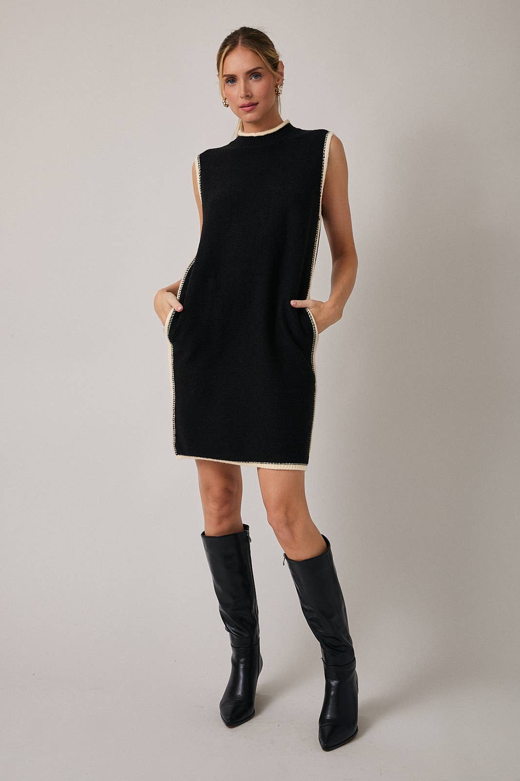 Lexi MOCK NECK SLEEVELESS SWEATER DRESS: BLACK-CREAM