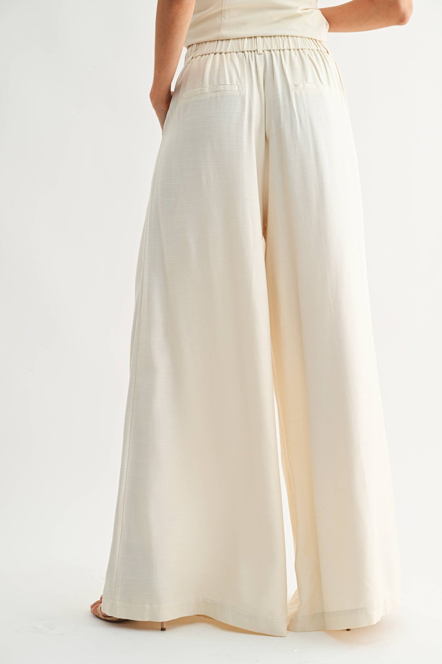 Wide-Leg Pleated Trousers: CREAM